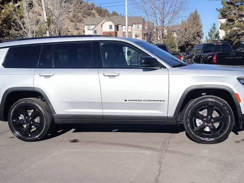 New 2025 Jeep Grand Cherokee L Limited w/ Luxury Tech Group II image 2