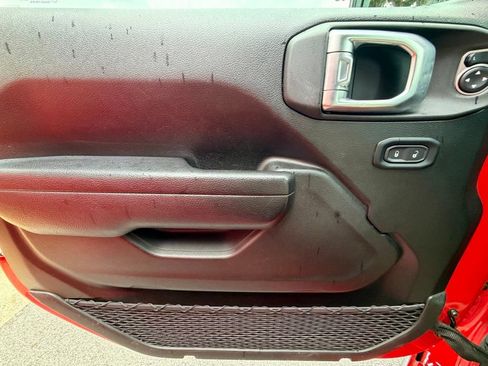 Used 2024 Jeep Gladiator Sport AWD/4WD image 32