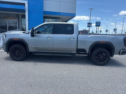 Used 2024 GMC Sierra 2500 AT4 AWD/4WD image 10