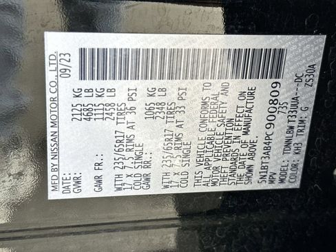 Used 2023 Nissan Rogue S image 37