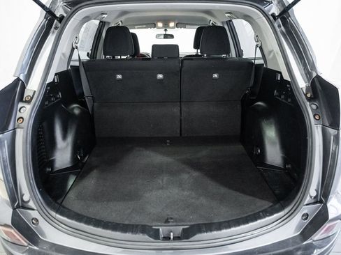 Used 2016 Toyota RAV4 LE image 9