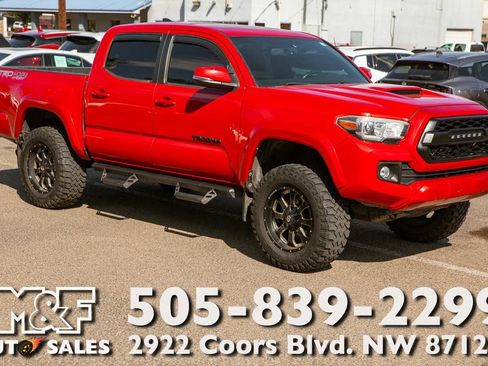 Used 2017 Toyota Tacoma TRD Sport w/ Premium & Technology Package AWD/4WD image 1