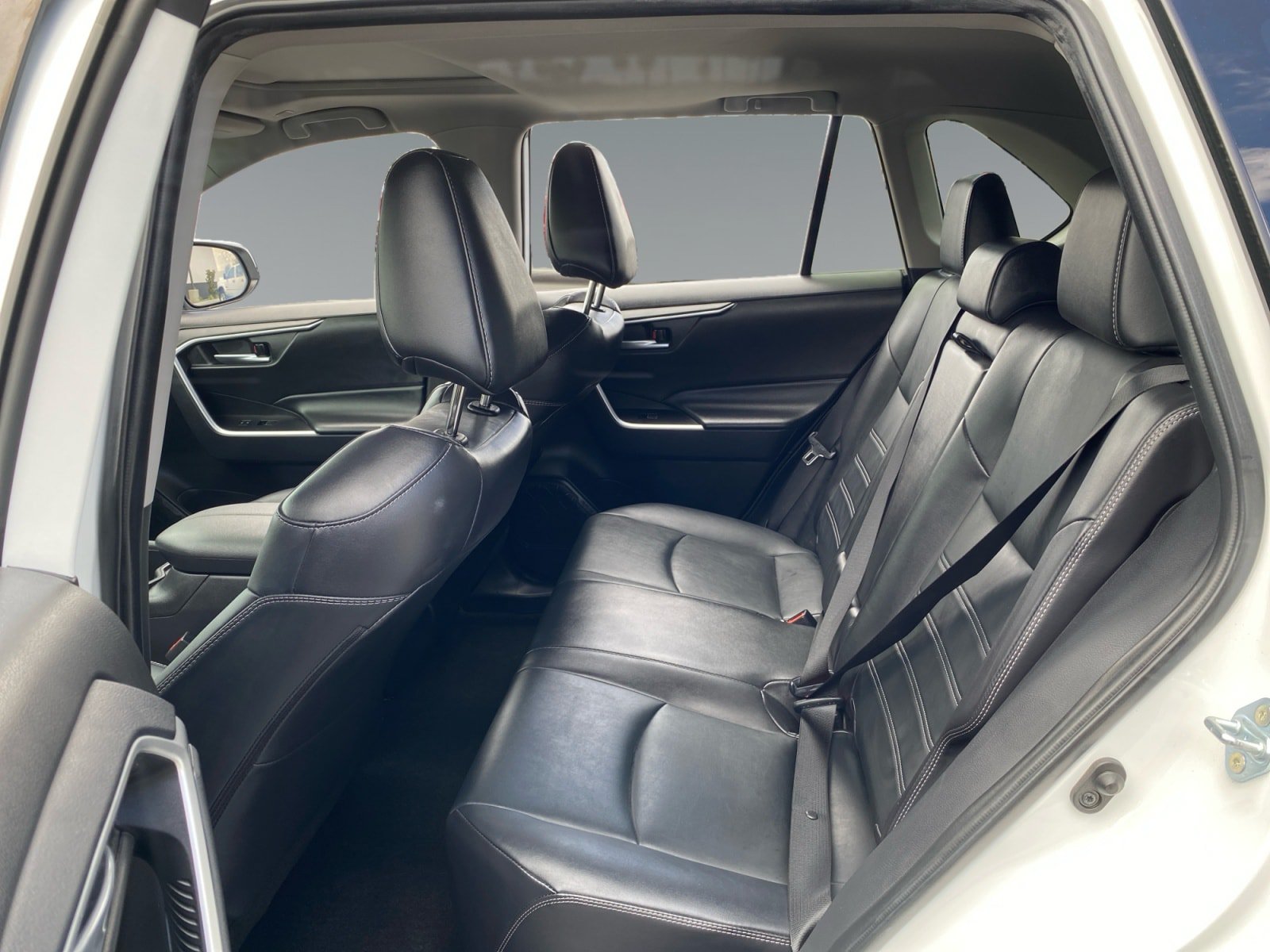 Used 2023 Toyota RAV4 XLE Premium FWD image 13