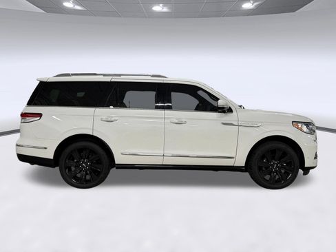 Used 2023 Lincoln Navigator Reserve AWD/4WD image 7
