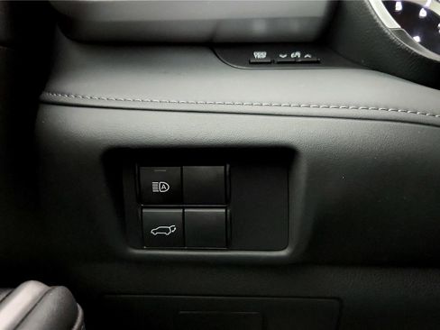 Used 2022 Toyota Highlander XLE AWD/4WD image 34