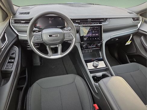 New 2026 Jeep Grand Cherokee L 4WD image 12