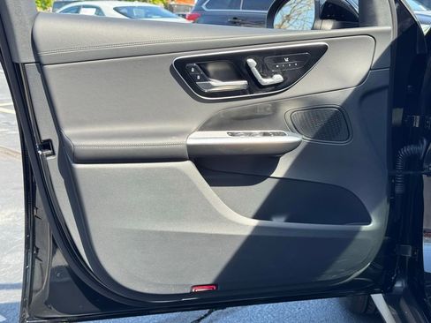 Used 2025 Mercedes-Benz GLC 300 4MATIC image 27