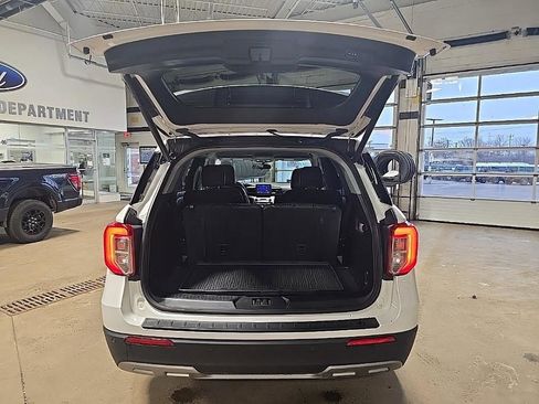 Used 2022 Ford Explorer XLT w/ Equipment Group 202A image 27