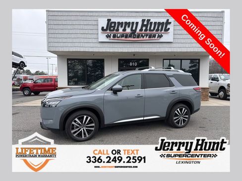 Used 2025 Nissan Pathfinder Platinum w/ Cargo Package image 1