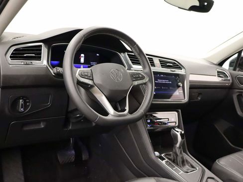 Used 2023 Volkswagen Tiguan SE w/ Panoramic Sunroof Package image 14