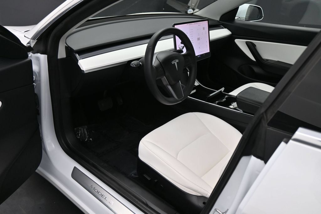 Used 2020 Tesla Model 3 Standard Range Plus RWD image 2