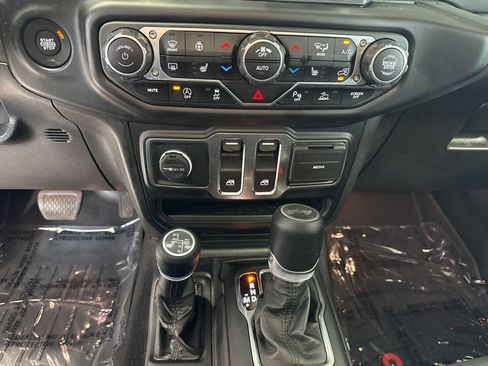 Used 2022 Jeep Wrangler Sport AWD/4WD image 15