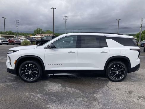 New 2026 Chevrolet Traverse LT w/ Sun and Wheel Package FWD image 7