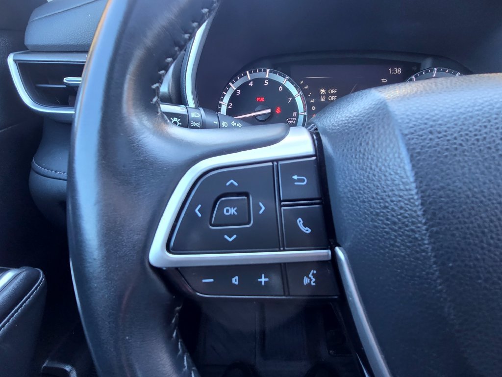 Used 2022 Toyota Highlander XLE AWD/4WD image 22