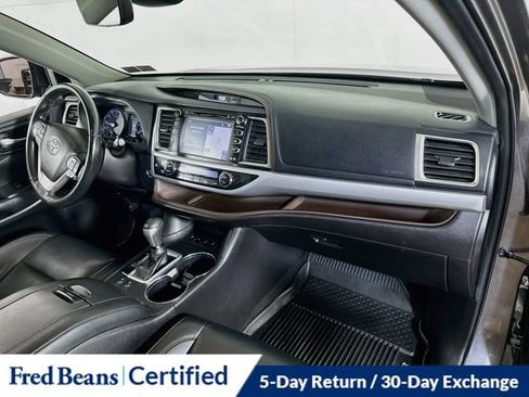 Used 2019 Toyota Highlander XLE AWD/4WD image 14