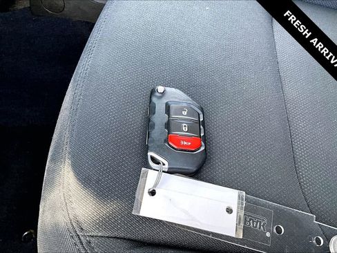 Used 2020 Jeep Wrangler Unlimited Sahara image 32