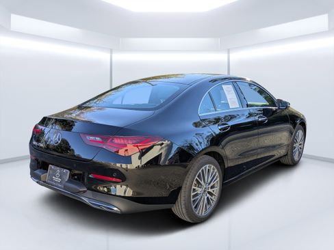 Used 2024 Mercedes-Benz CLA 250 image 3