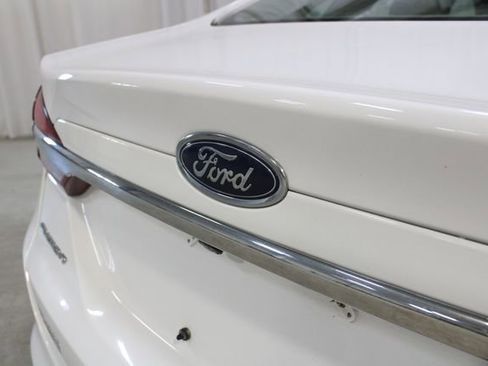 Used 2017 Ford Fusion SE w/ Fusion SE Technology Package image 31