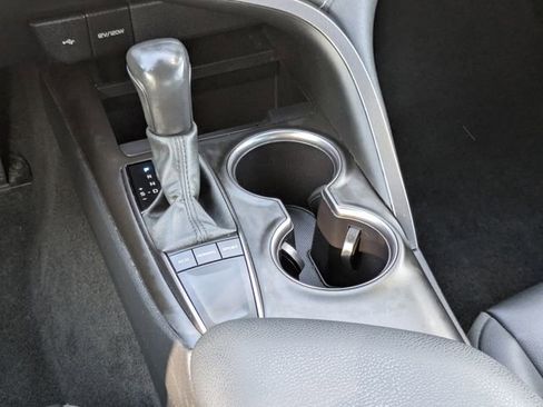 Used 2024 Toyota Camry SE image 14