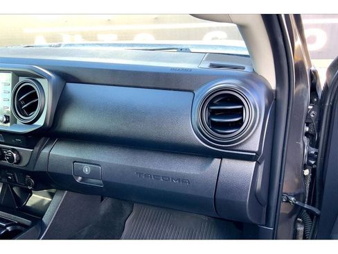 Used 2022 Toyota Tacoma SR image 18