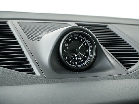 New 2026 Porsche Macan image 14