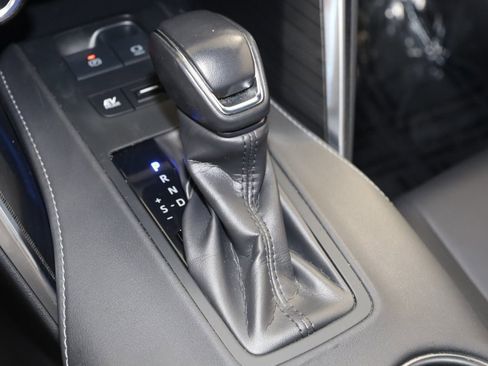 Used 2023 Toyota Venza XLE image 7