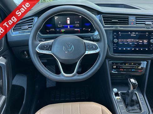 Certified 2022 Volkswagen Tiguan SE w/ Panoramic Sunroof Package image 15