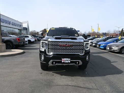 Used 2022 GMC Sierra 2500 Denali w/ Denali Black Diamond Edition image 4