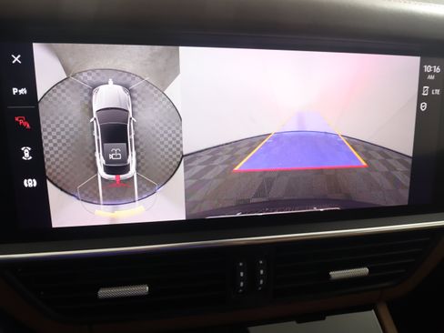 Certified 2023 Porsche Cayenne Platinum Edition image 24