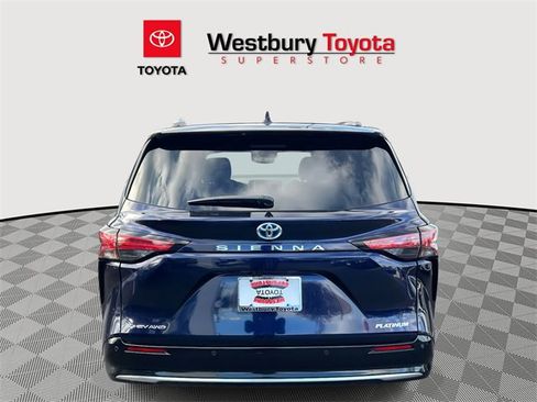 Used 2025 Toyota Sienna Platinum image 7