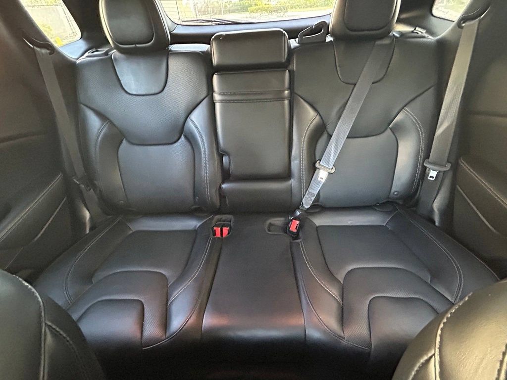 Used 2019 Jeep Cherokee Limited FWD image 14