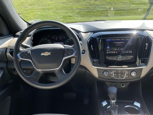 Used 2023 Chevrolet Traverse LS FWD image 13
