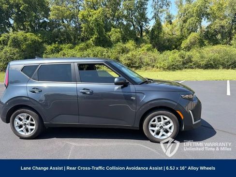 Used 2025 Kia Soul LX w/ LX Technology Package FWD image 4