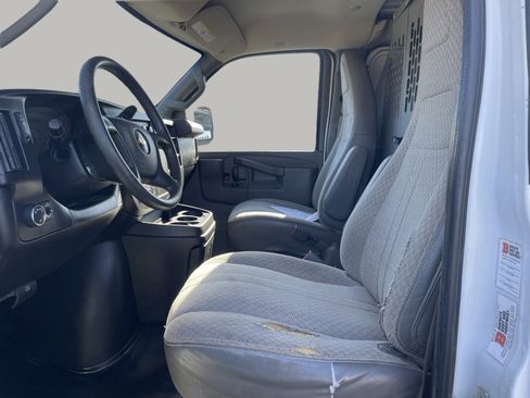 Used 2017 Chevrolet Express 2500 image 9