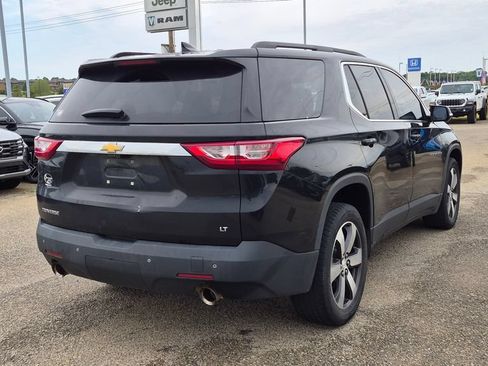 Used 2019 Chevrolet Traverse LT w/ LT Premium Package FWD image 3