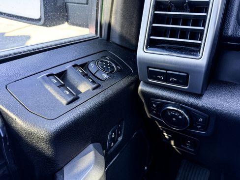 Used 2018 Ford F150 Platinum w/ Equipment Group 701A Luxury image 11