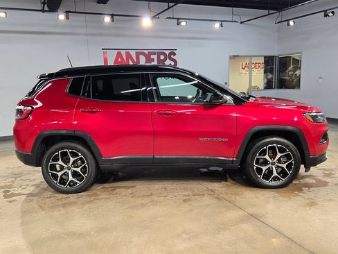 Used 2025 Jeep Compass Limited AWD/4WD image 8