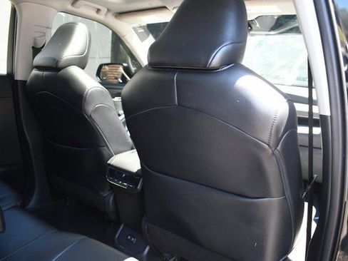 Used 2021 Toyota Highlander XLE AWD/4WD image 28