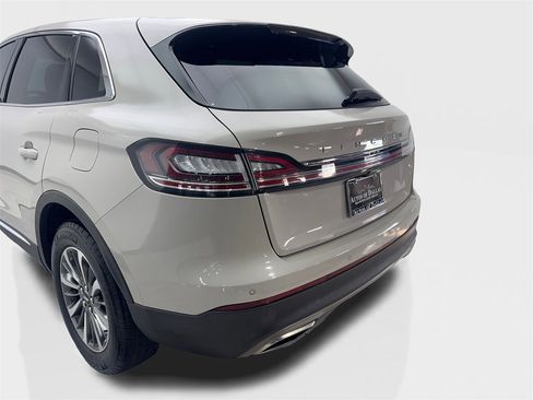 Used 2022 Lincoln Nautilus Reserve image 19