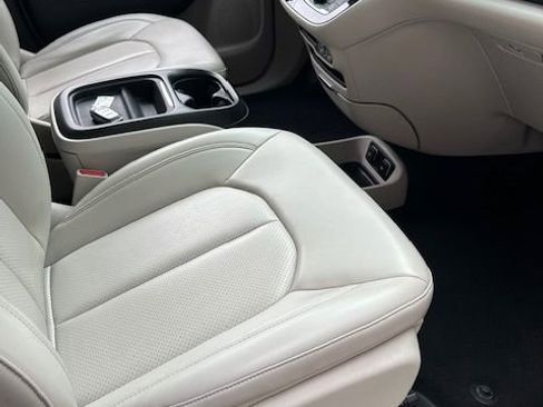 Used 2021 Chrysler Voyager Lxi image 15