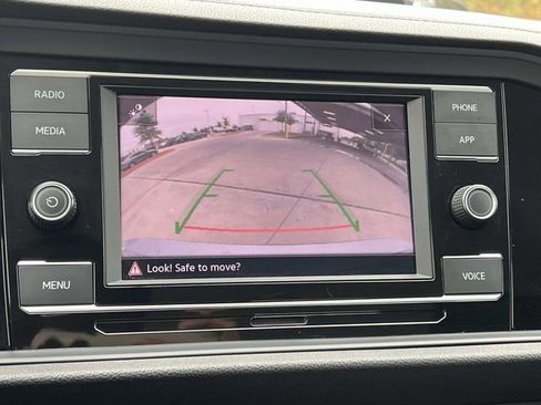 Used 2024 Volkswagen Jetta SE image 19