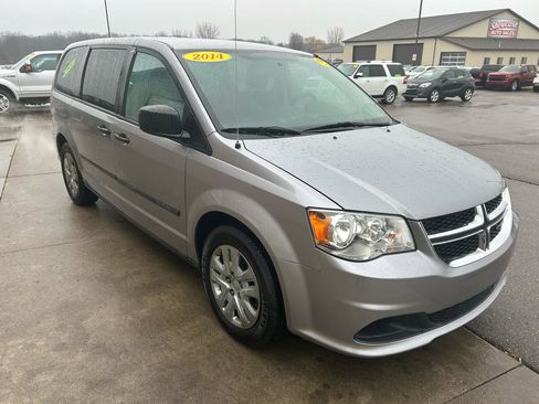 Used 2014 Dodge Grand Caravan SE image 3