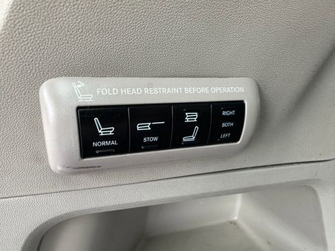 Used 2016 Chrysler Town & Country Limited FWD image 17