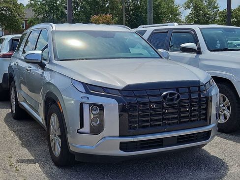 Used 2025 Hyundai Palisade SEL FWD image 2