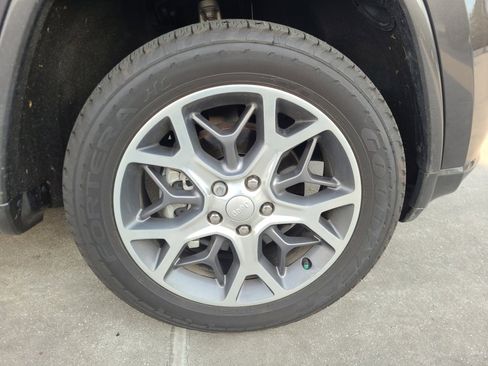 Used 2020 Jeep Grand Cherokee Overland image 27