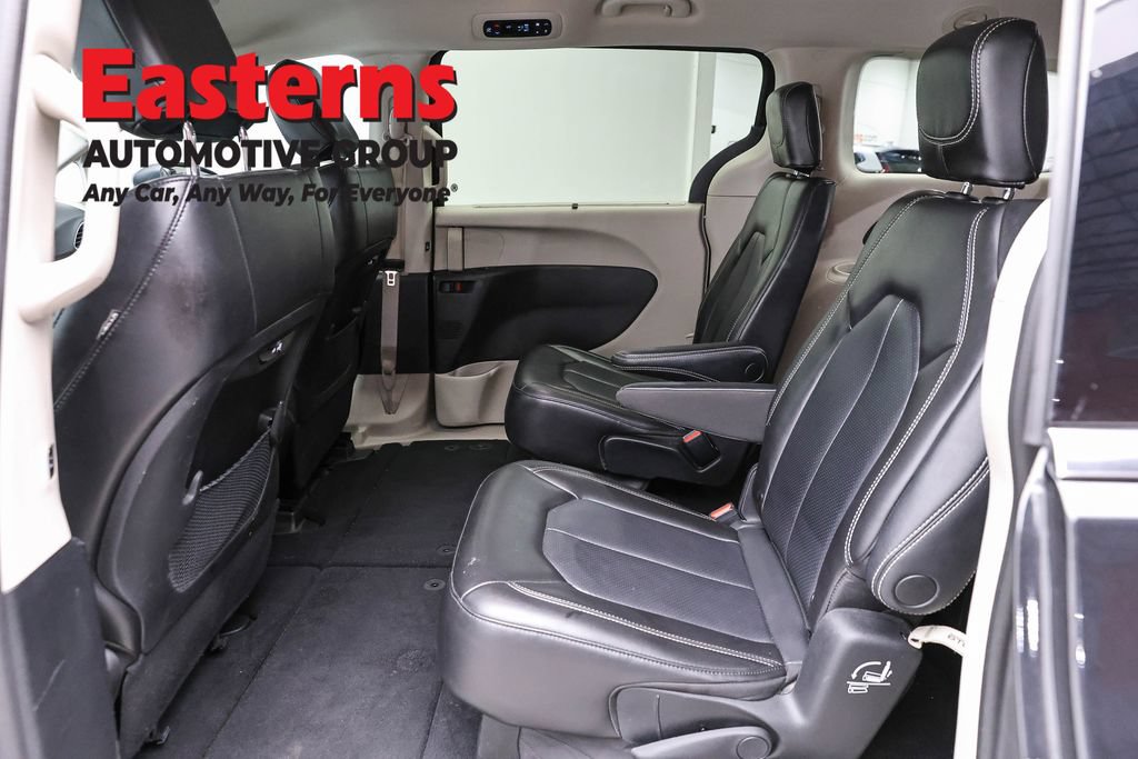 Used 2023 Chrysler Pacifica Touring-L FWD image 23