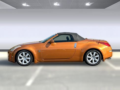 Used 2004 Nissan 350Z Touring image 2