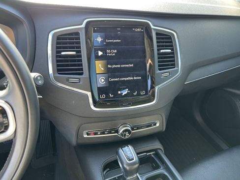 Used 2020 Volvo XC90 T6 Momentum image 25