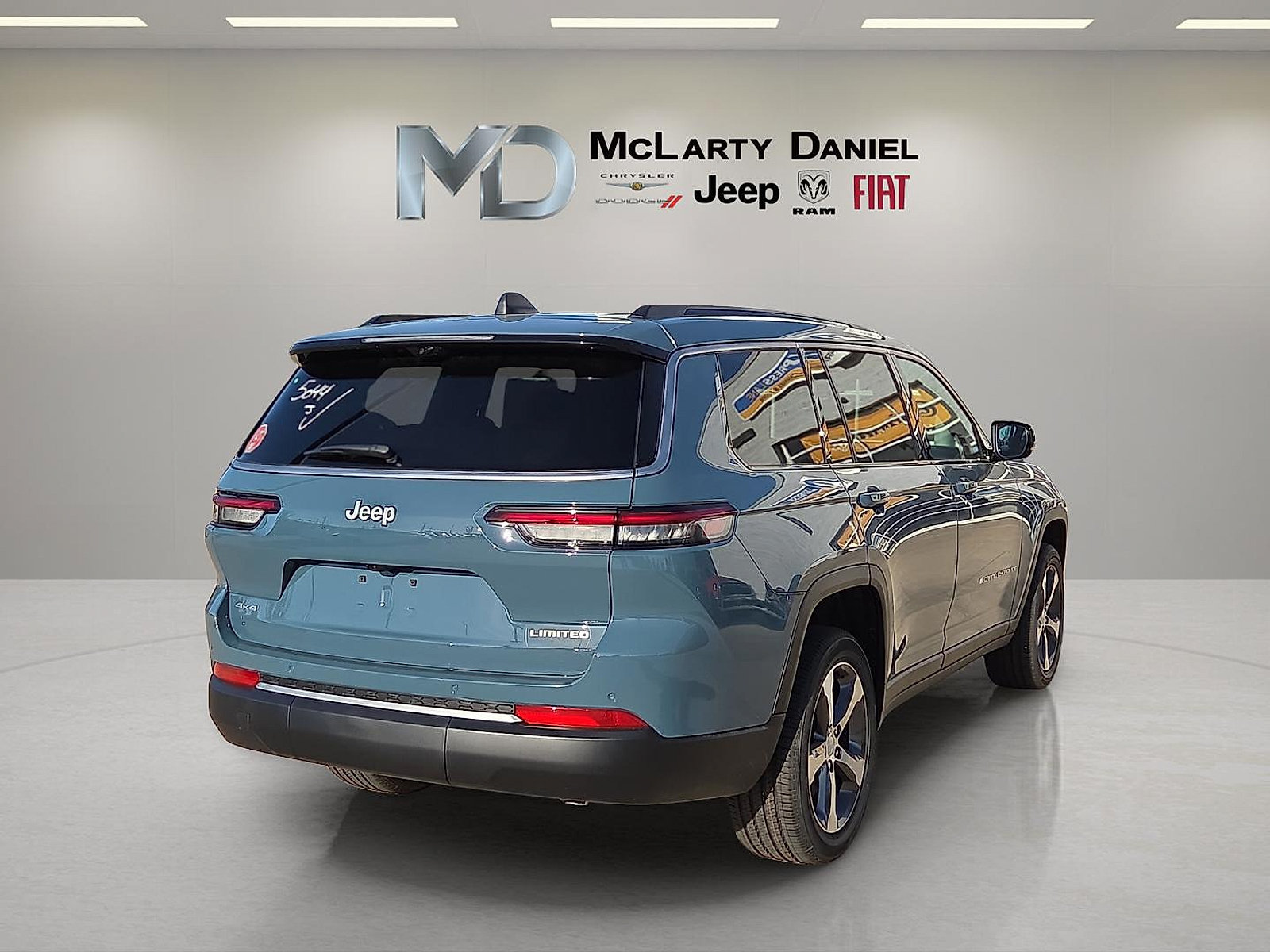 New 2026 Jeep Grand Cherokee L Limited w/ Luxury Tech Group II AWD/4WD image 5