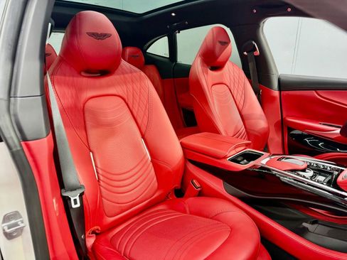 Used 2023 Aston Martin DBX image 21